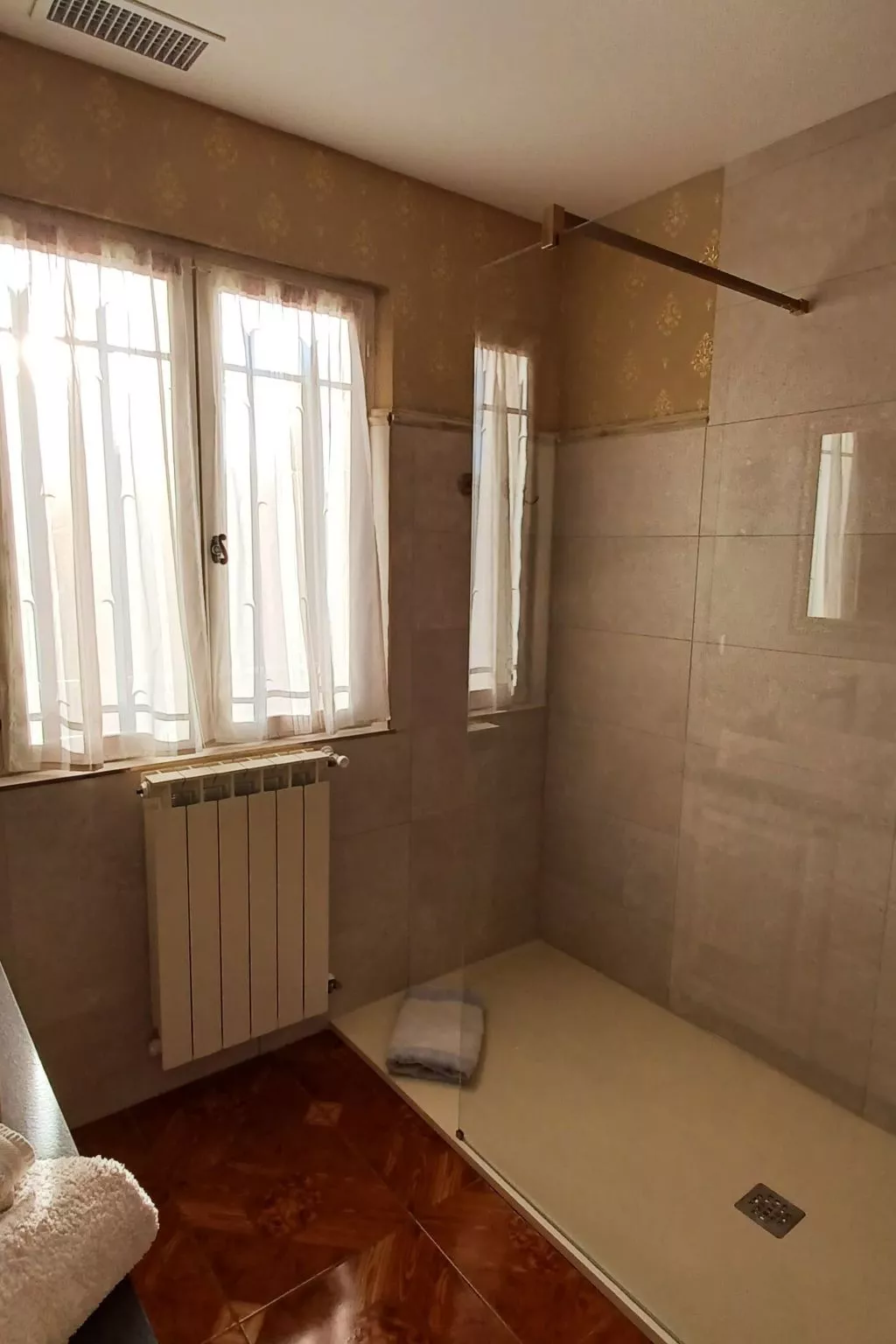 Schöne Ferienwohnung mit Meerblick und Pool-Dedans