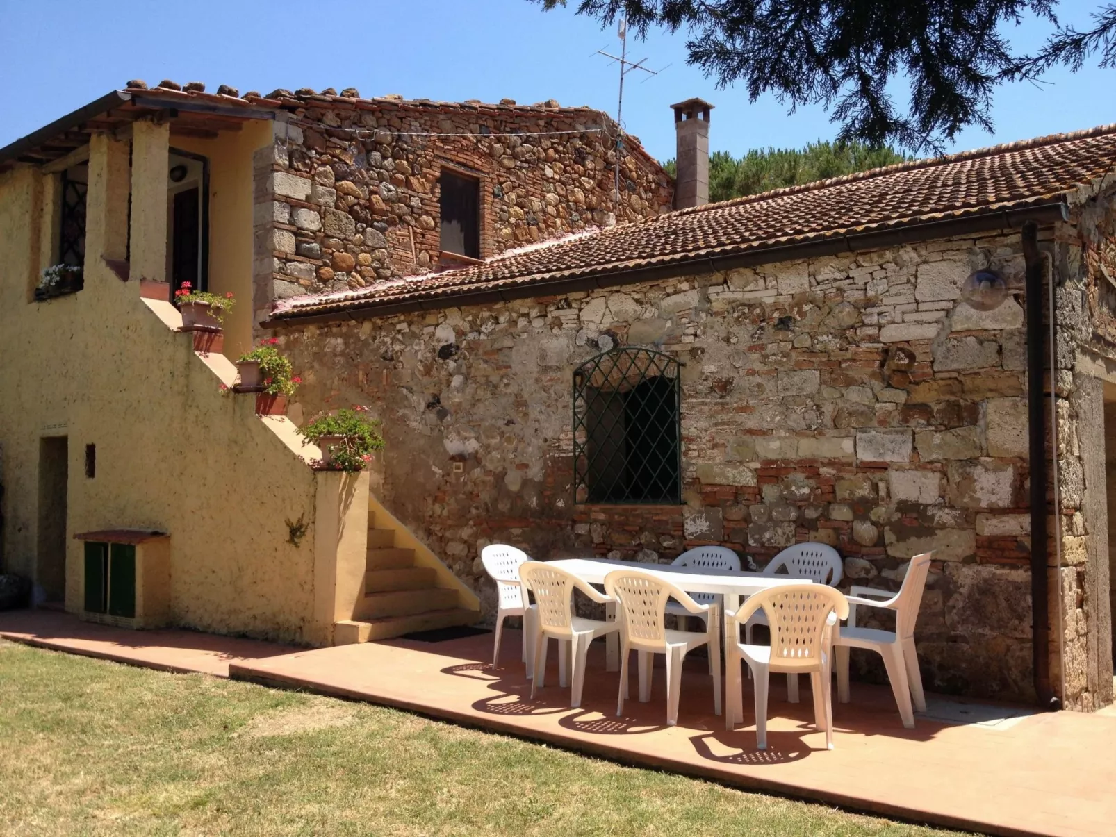 'Den Haag' mit eigenem Pool-Outside