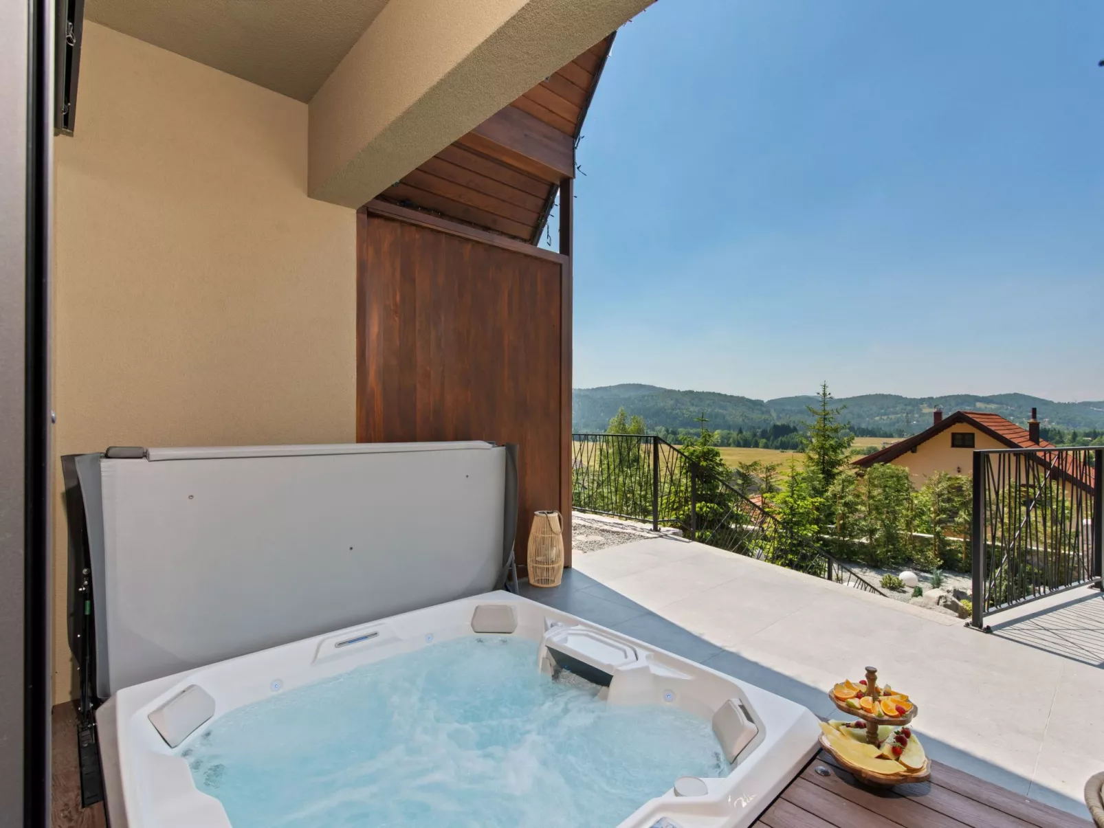 Chalet "Forest Hill" mit Hallenbad-Outside