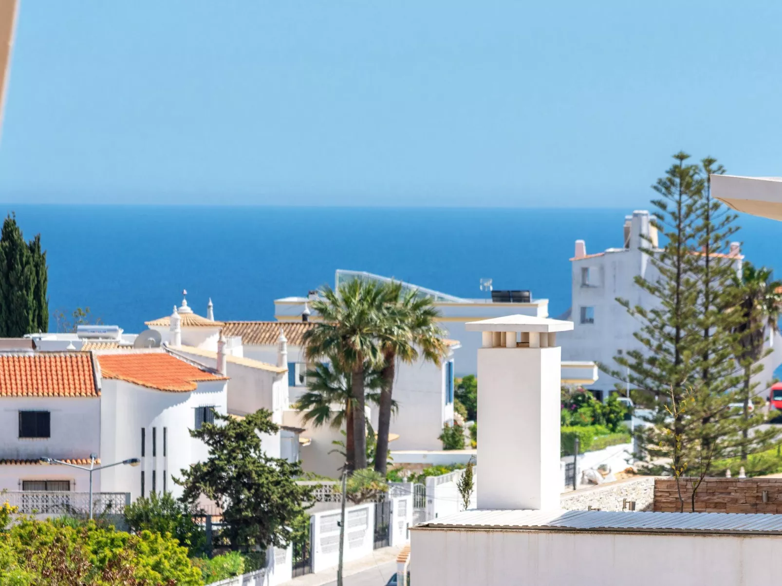 BnB Homes Wohnung mit Terrasse und Schwimmbad-Draußen