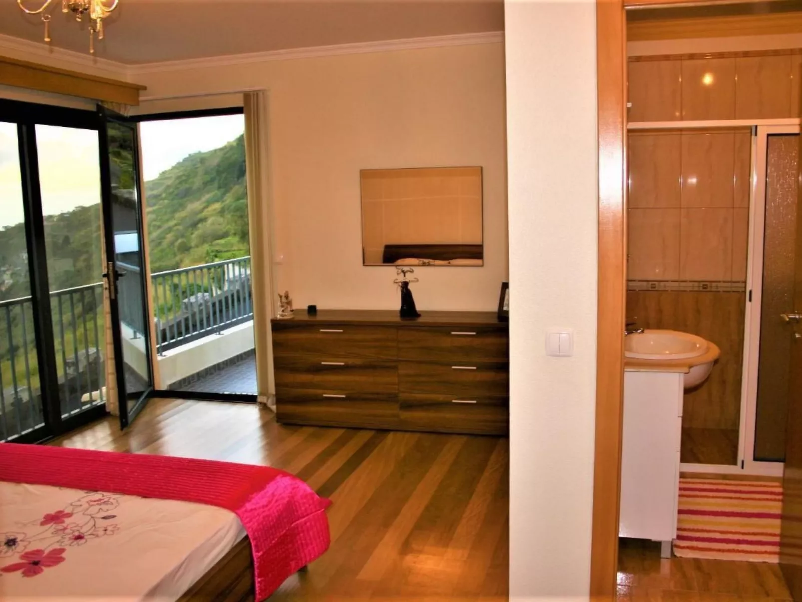 "Silva Sol" mit Blick auf das Wasser-Dedans