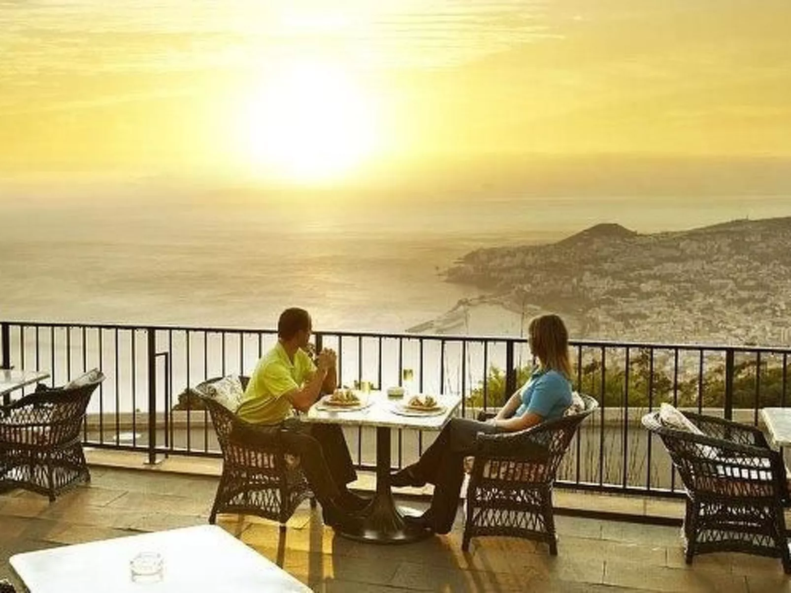 Elegante Ferienwohnung mit Gemeinschaftspool und Wellnessbereich-Dehors