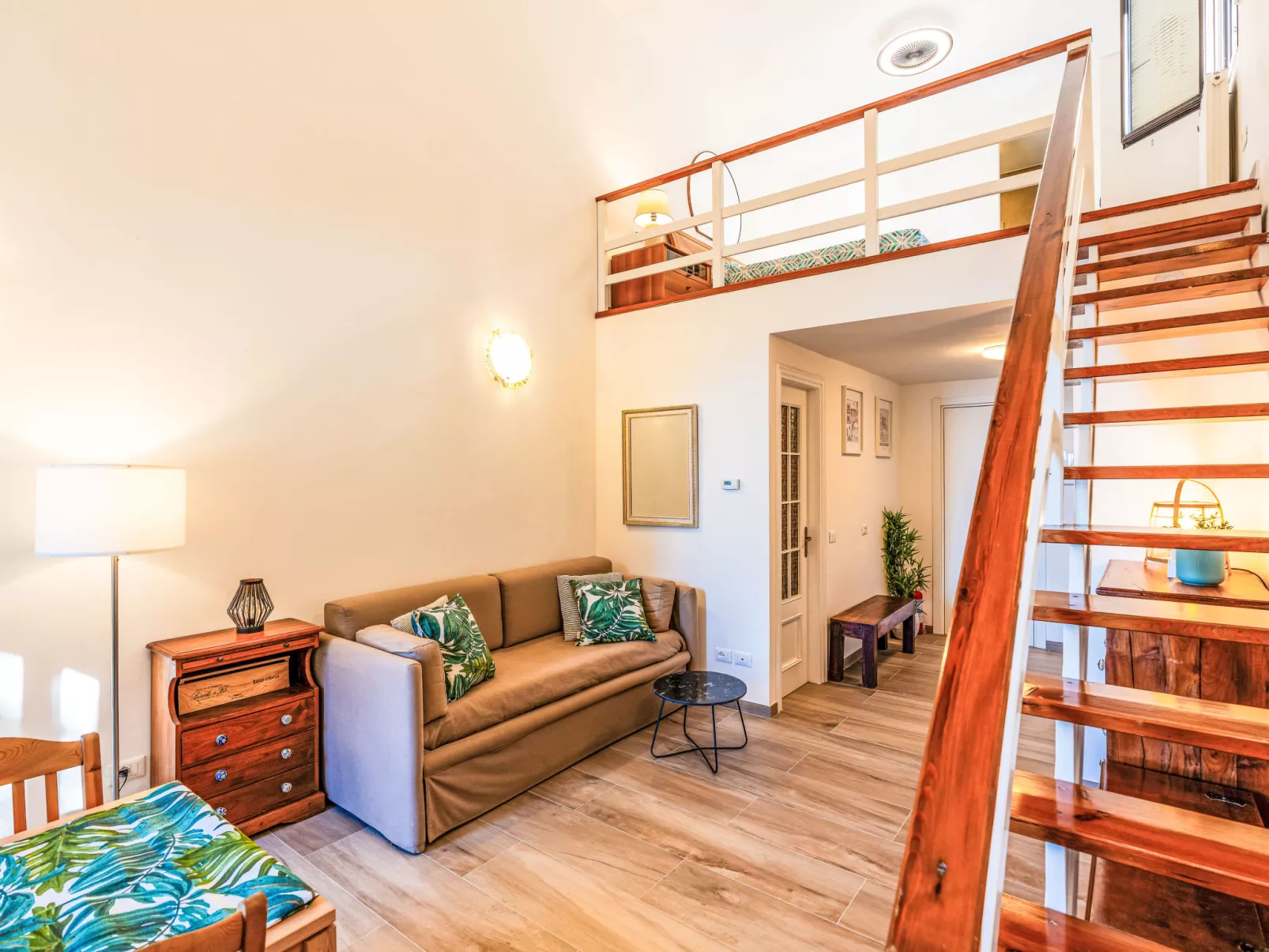 Beautiful Seaview-Inside