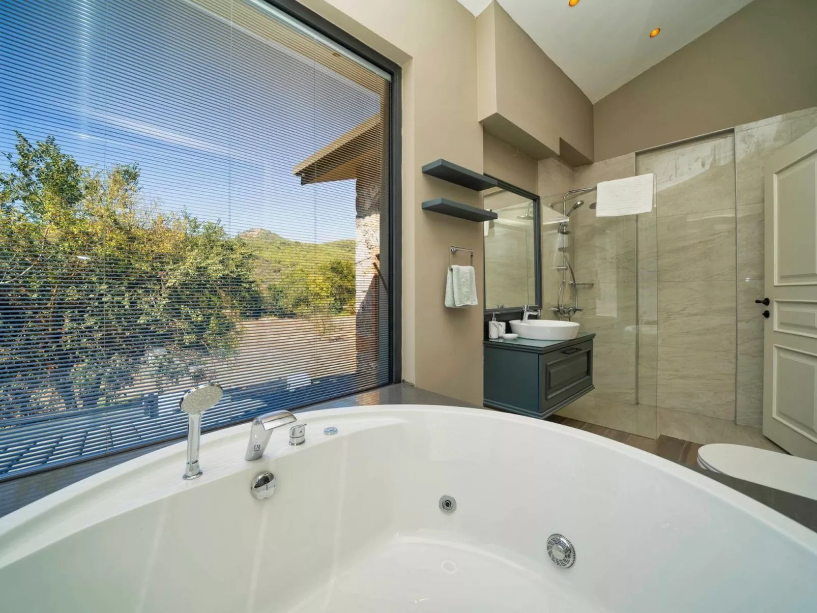 Villa Güney-Image-tags.info