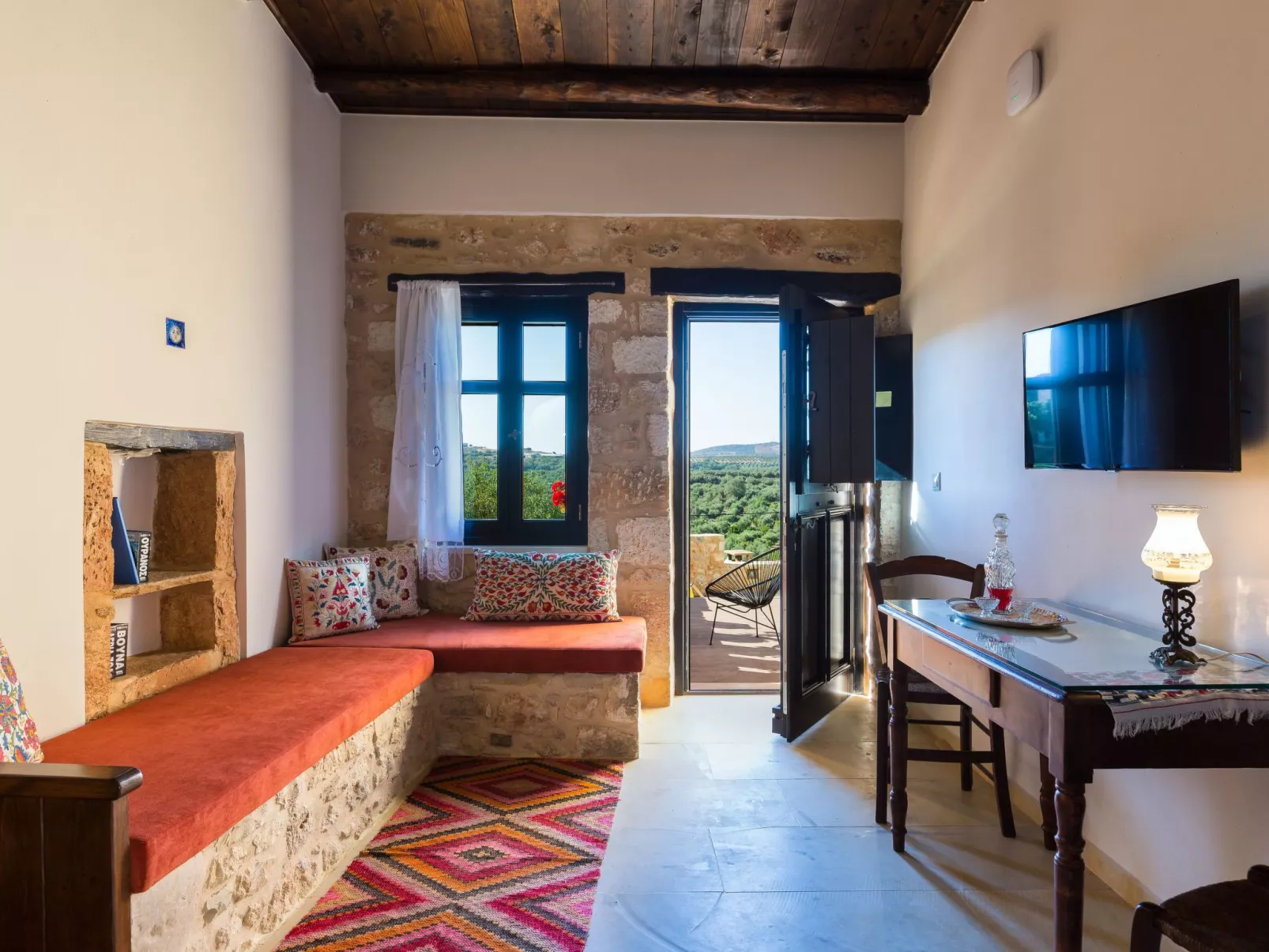 Freistehendes Ferienhaus mit großem Pool-Image-tags.info