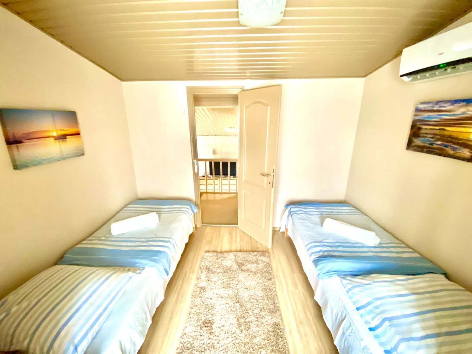 Großes Ferienhaus in Siófok mit Privatem Pool-Drinnen