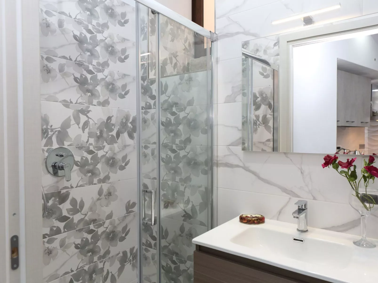 La Rosa del Deserto B-Inside