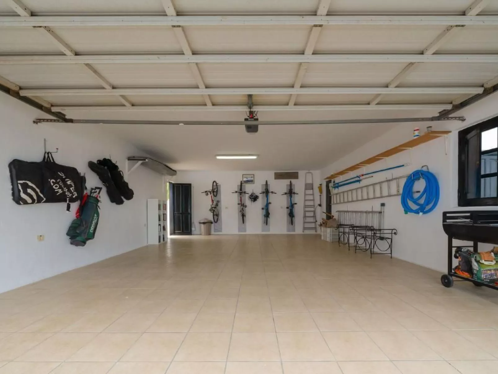 Bauernhaus mit großem Garten und beheiztem Pool-Outside