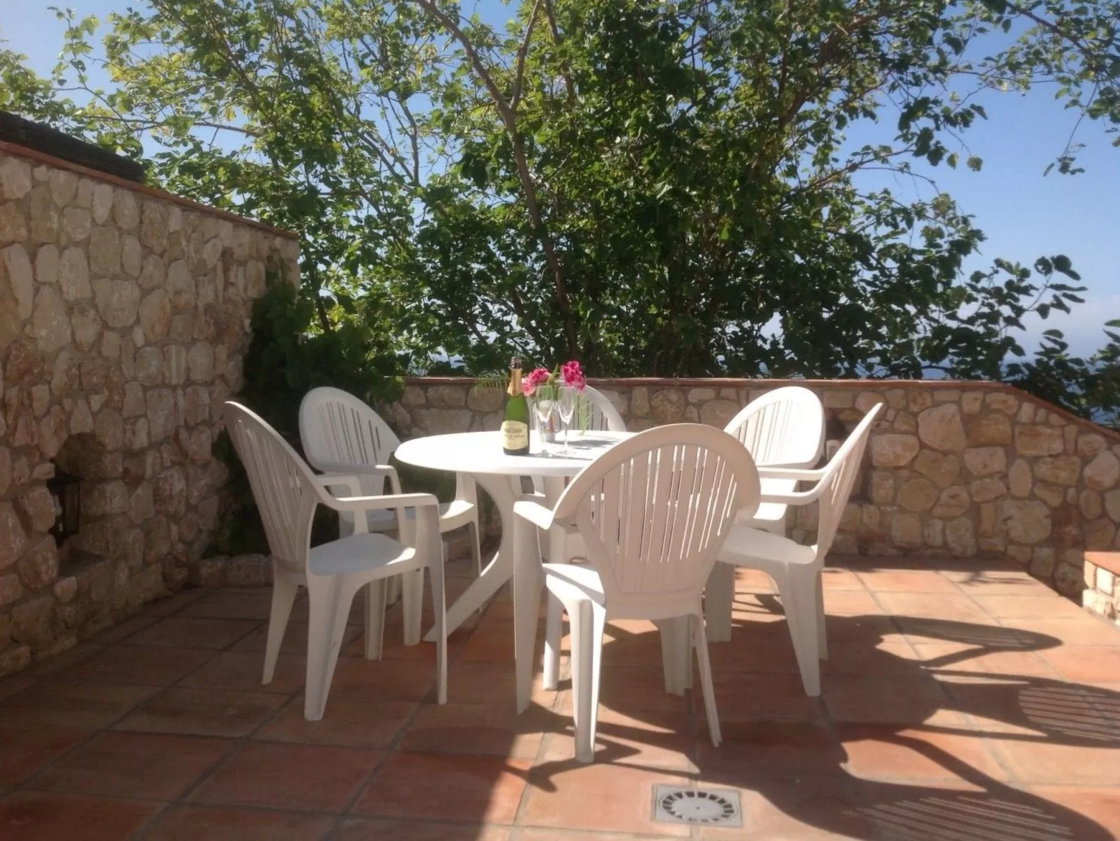 Villa mit außergewöhnlicher Aussicht und beheiztem Pool-Outside