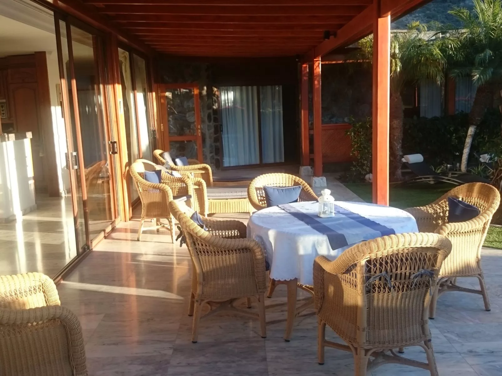 Villa mit Garten, Pool , Grill und Terrasse-Dedans