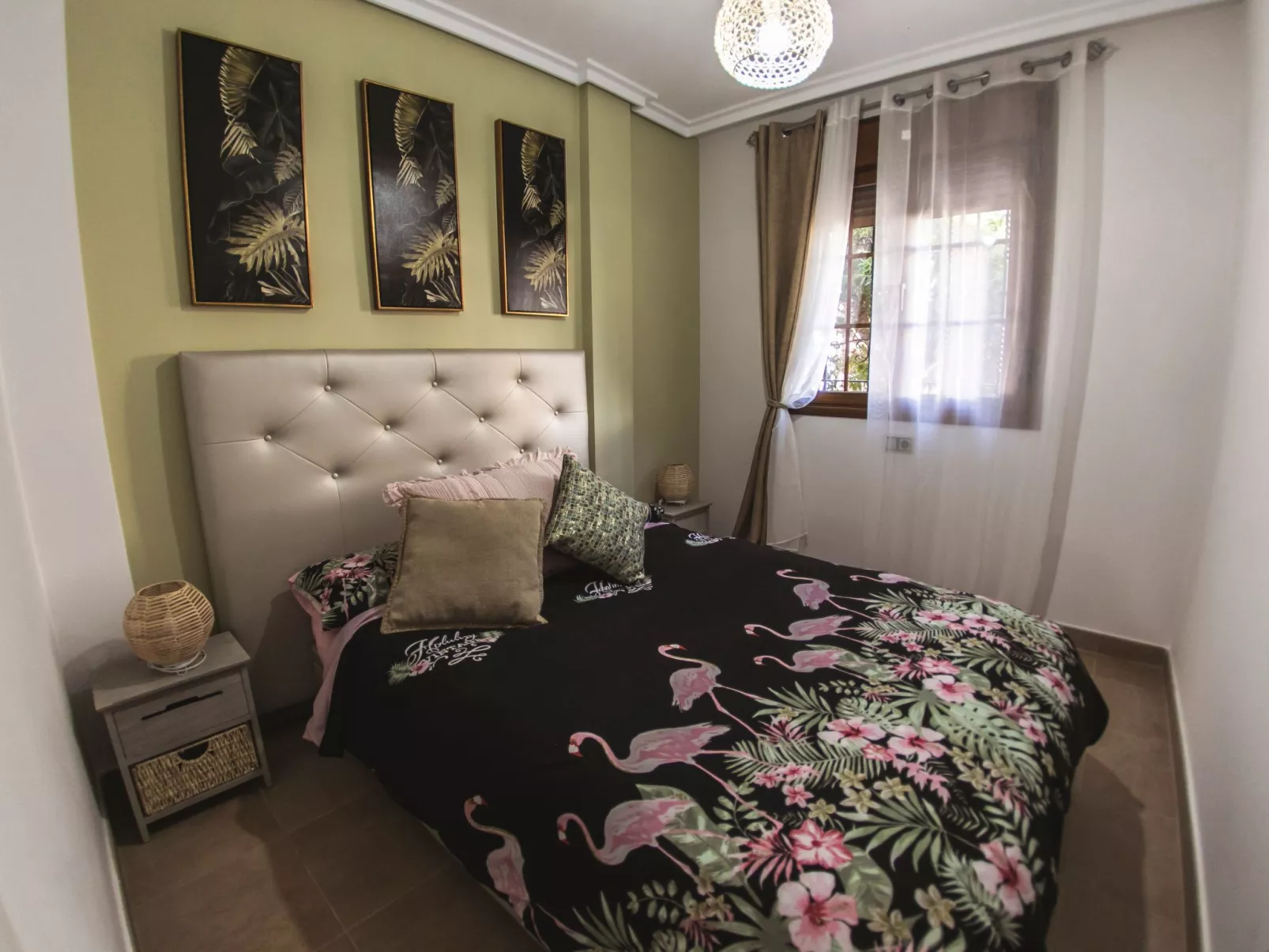 La Invincible Terreros in der 1. Reihe des Strandes-Inside