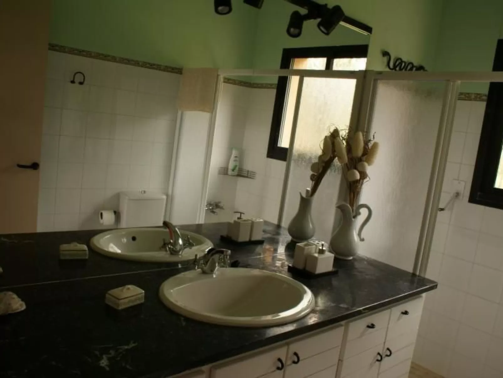 Kleiner Bungalow mit zwei Schlafzimmern.-Inside