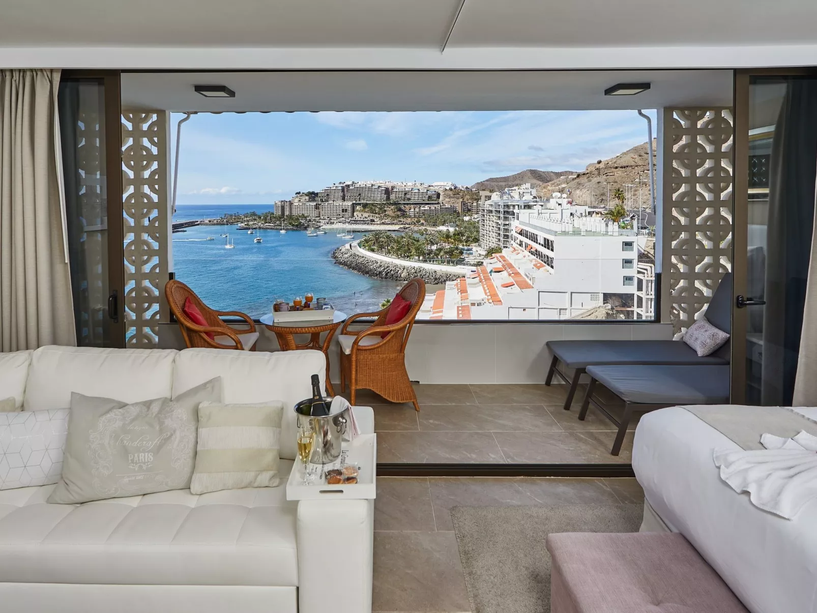 Aufwachen mit herrlichem Meerblick aus dieser schicken Wohnung-Dedans