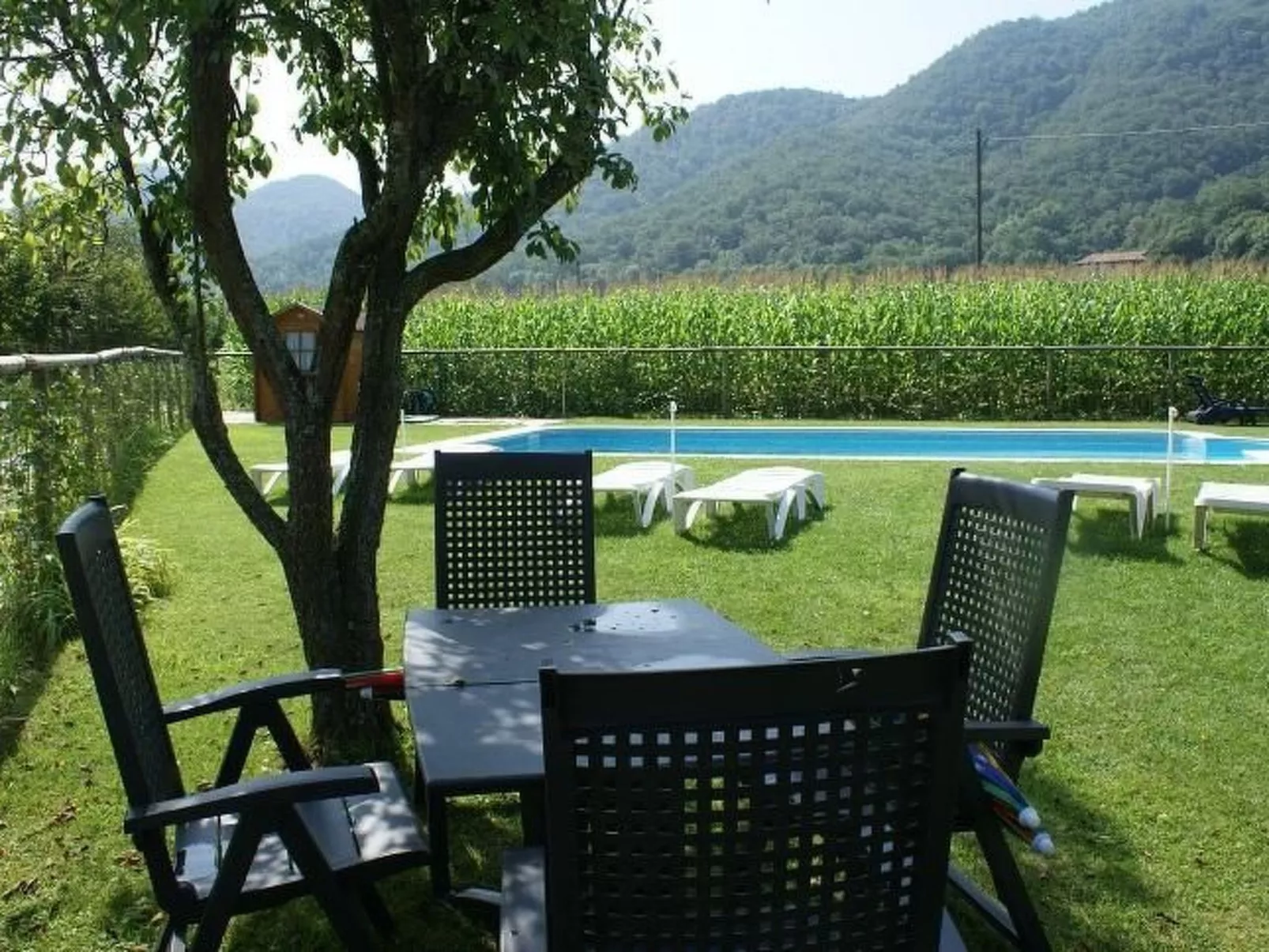 Wohnung El Graner mit großer Fensterfront-Outside