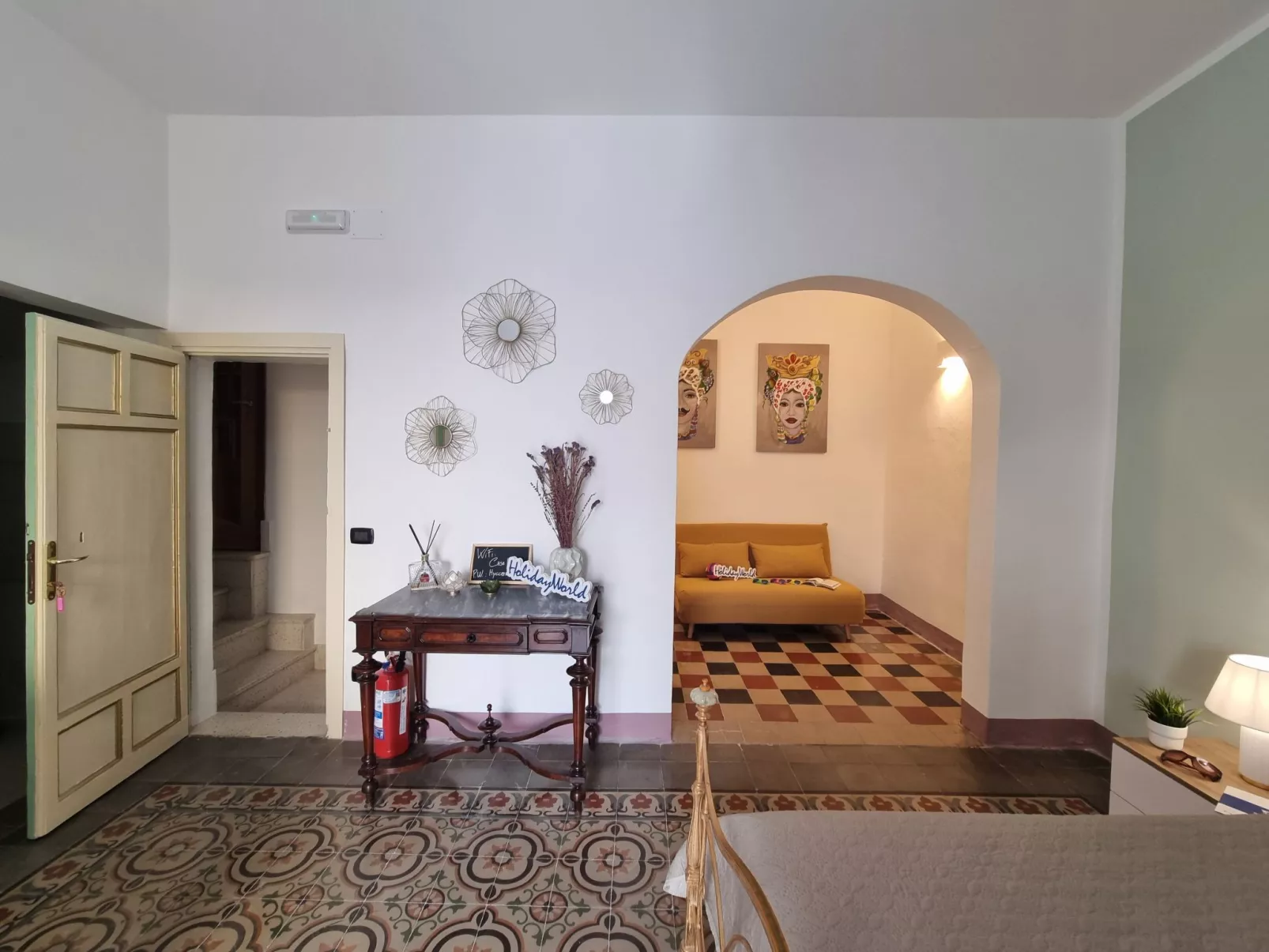 Donna Emma von Holiday World-Image-tags.info