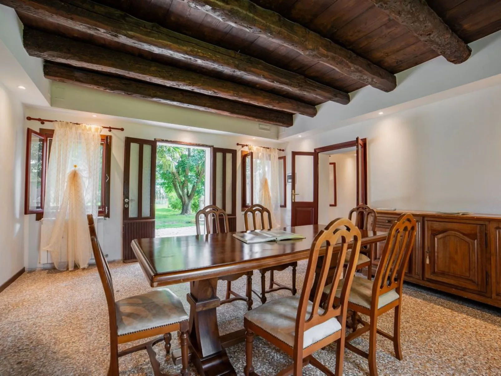 Villa mit Gemeinschaftspool zwischen Ferrara und Venezia-Inside