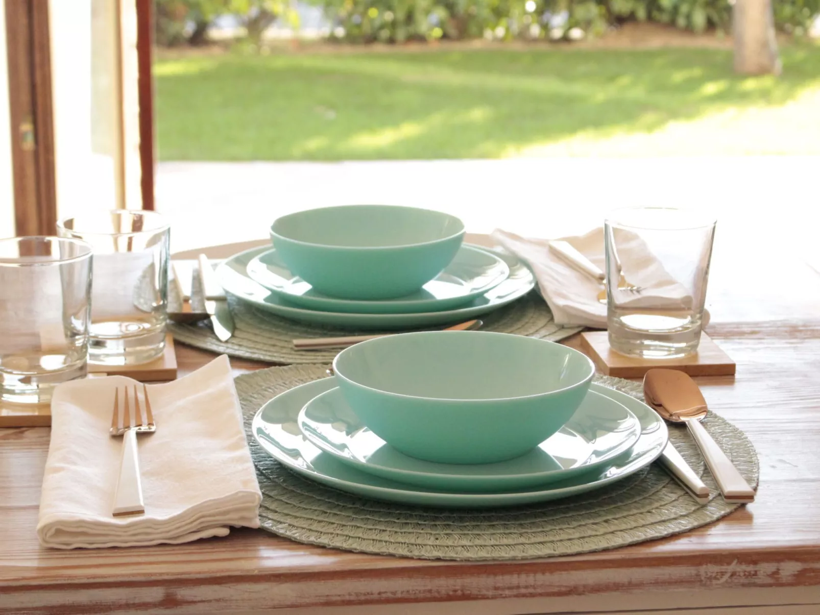 "Daphne Experience".-Outside