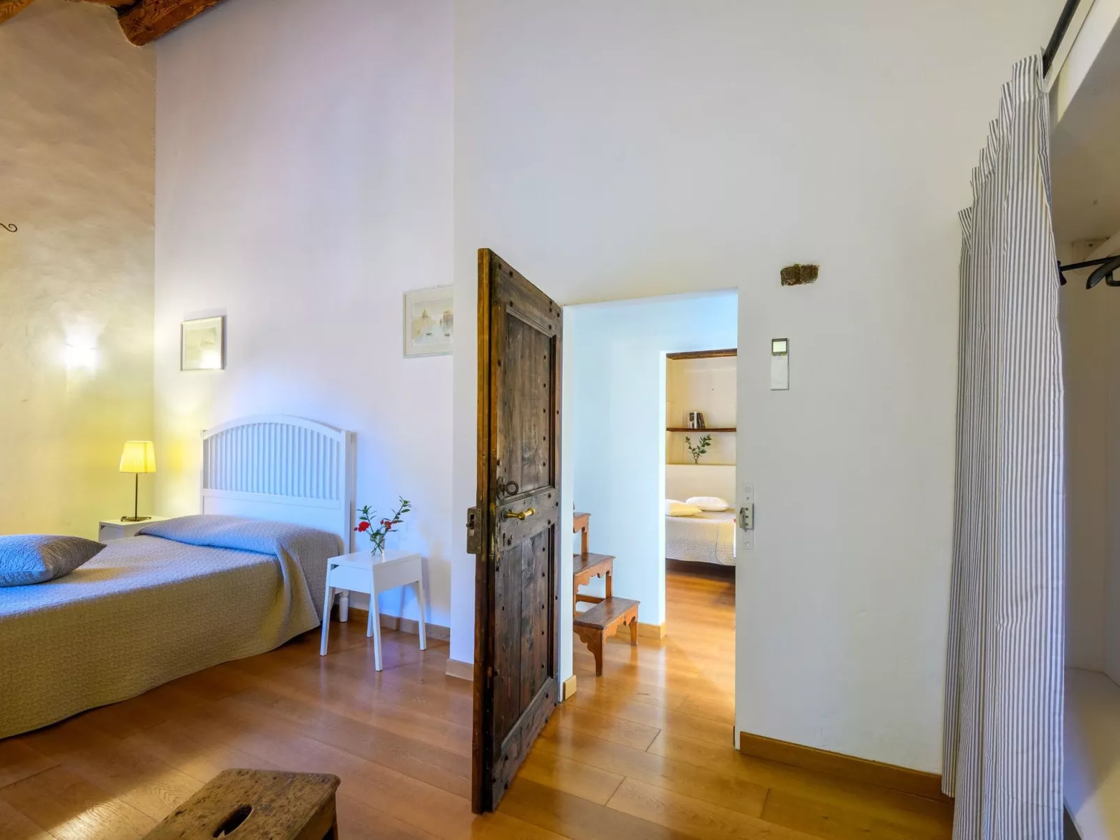 Licht unter den Buchen, Marche Urlaub, privater Pool-Dedans