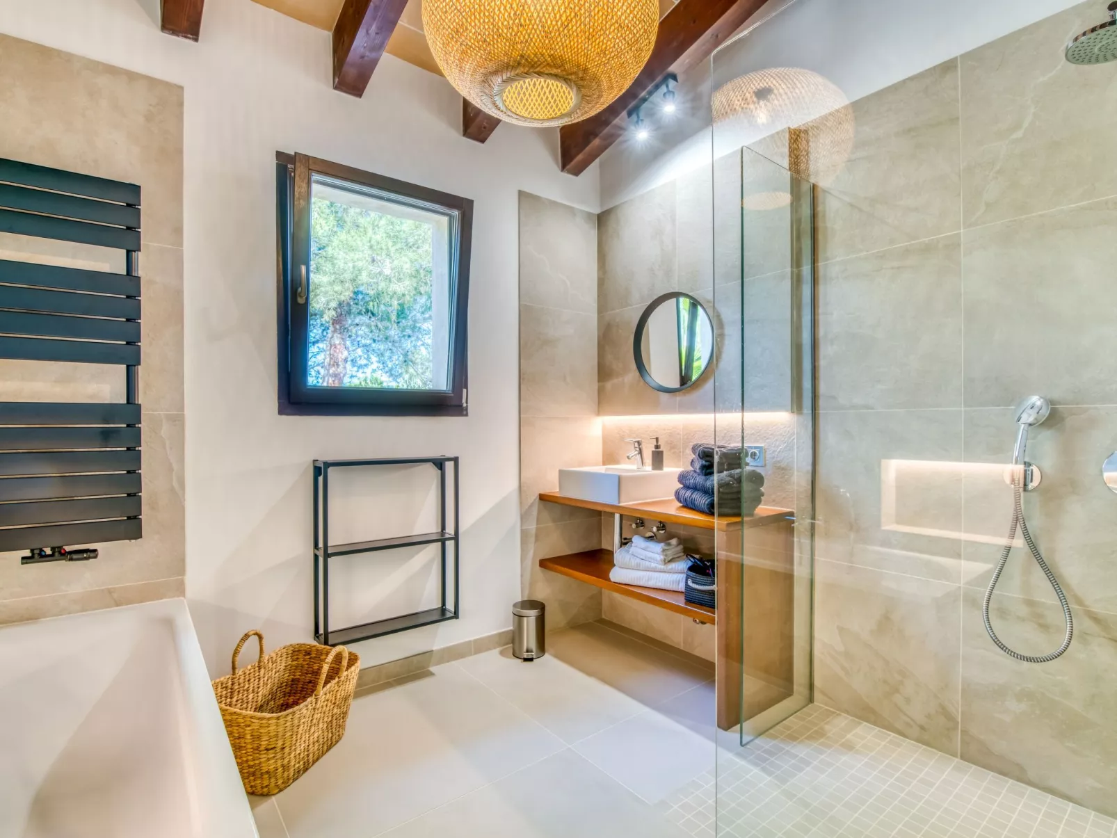 Nettes Ferienhaus in Felanitx mit Offenem Kamin-Drinnen