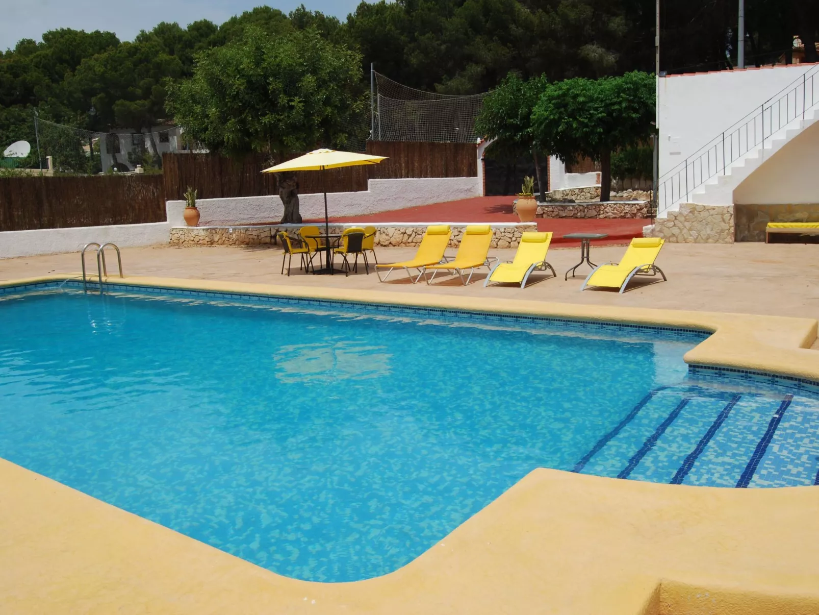 Ferienvilla, Seeblick, privater Pool und Parkplatz-Dehors