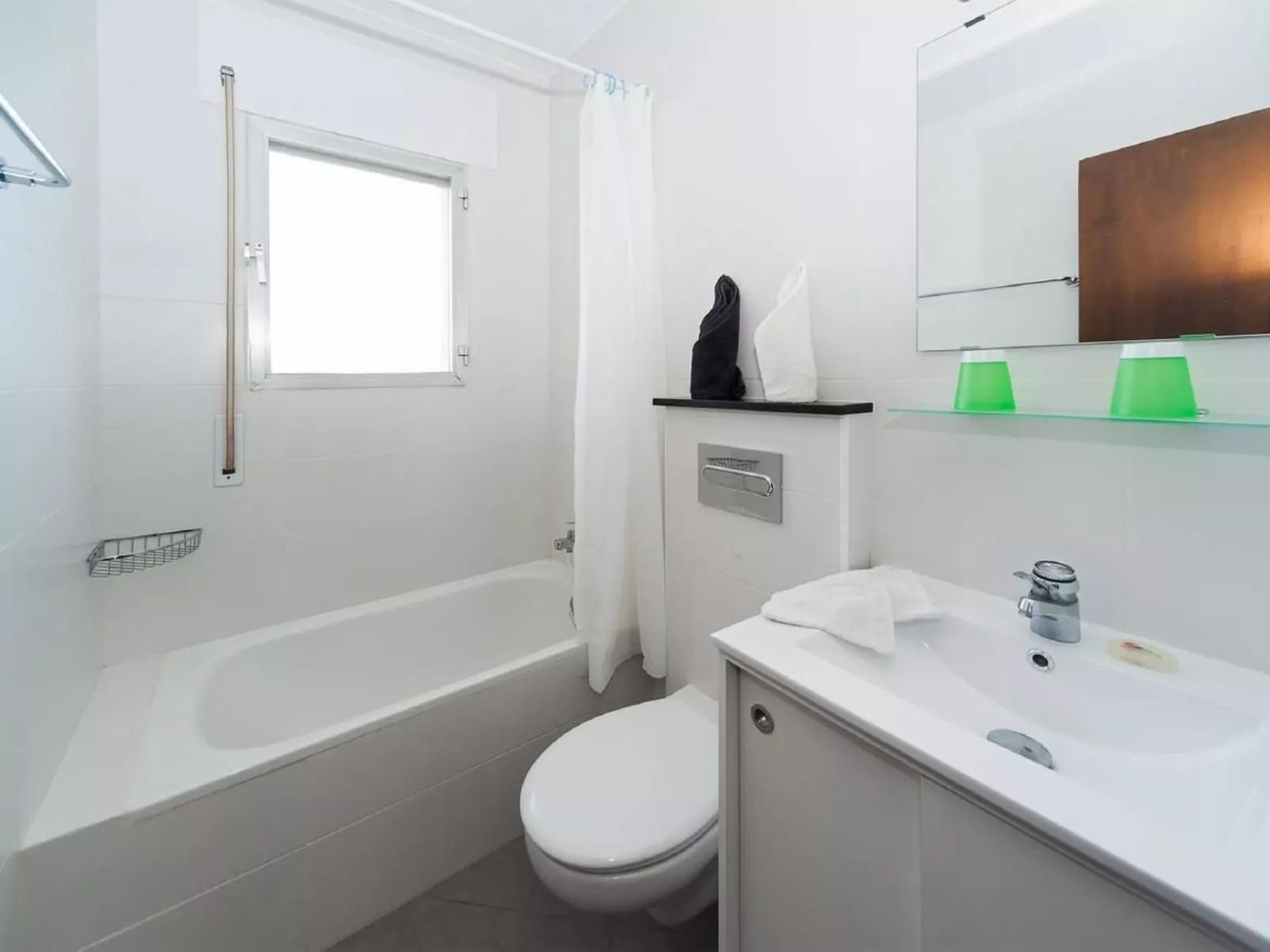 Mit Blick auf das Wasser-Dedans