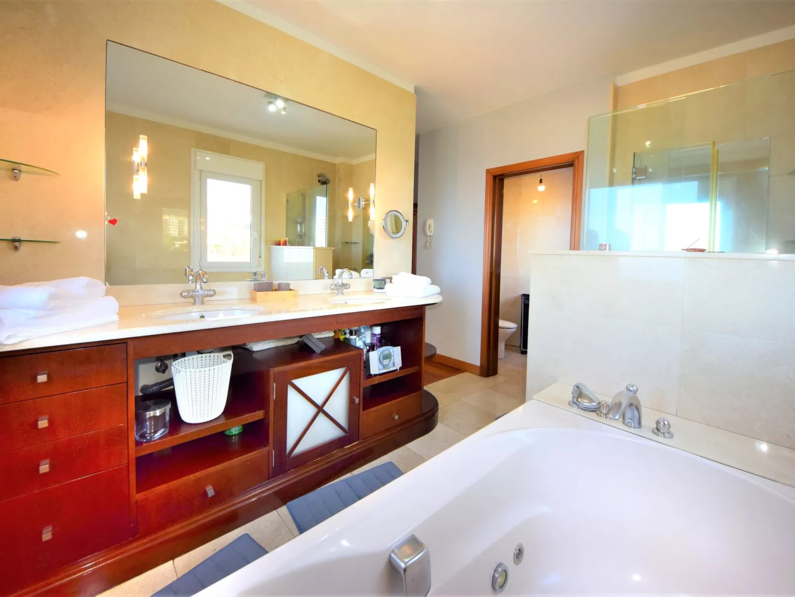 Ferienvilla "Villa Syrah" mit Jacuzzi-Image-tags.info