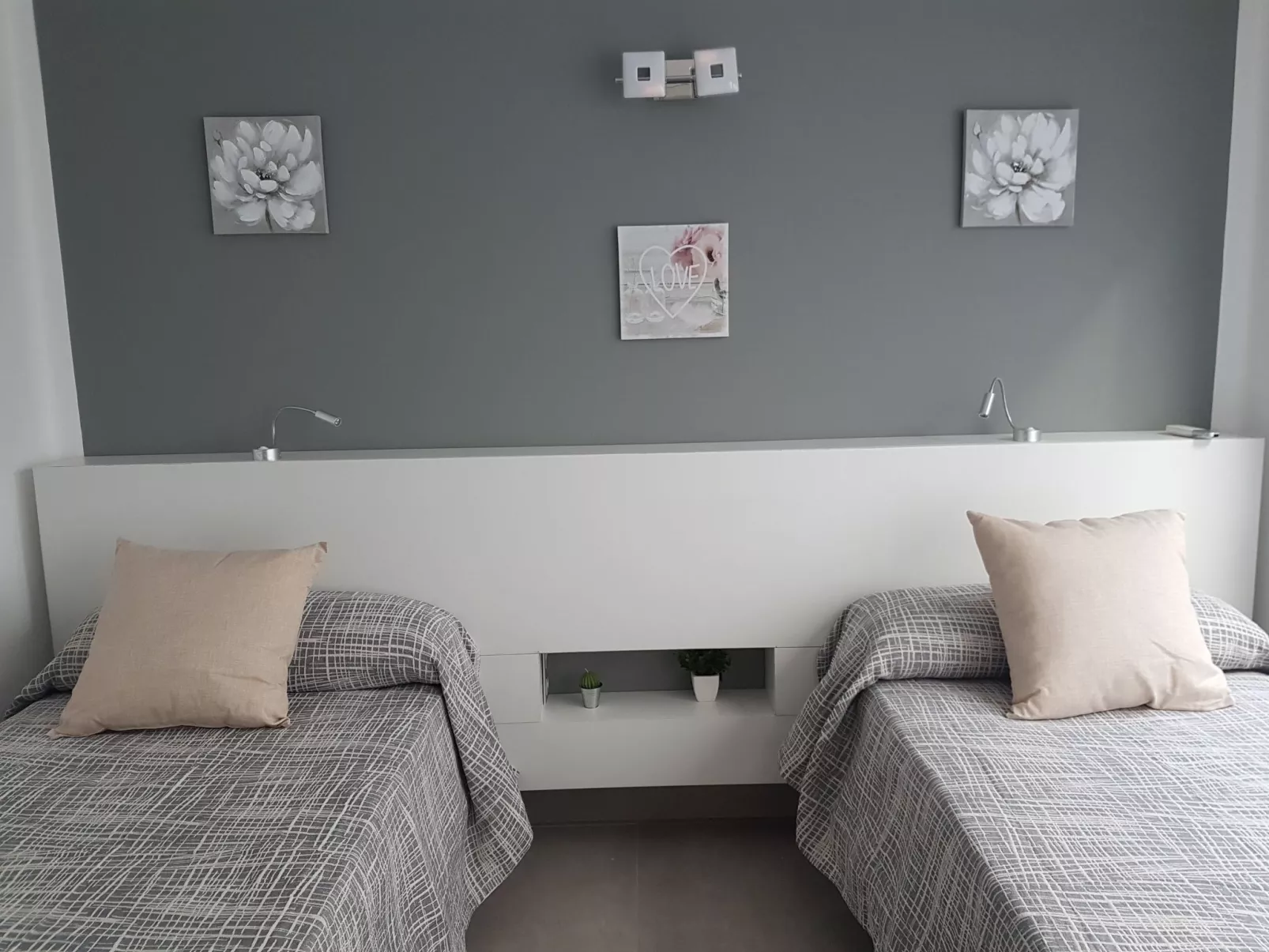 Widder vor dem Meer-Drinnen