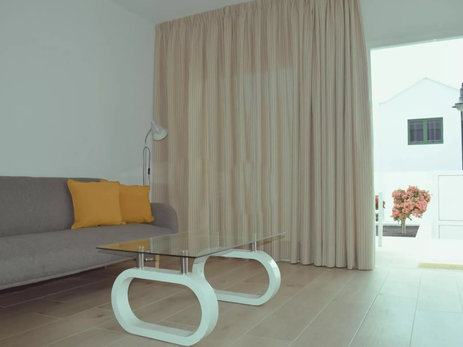 Apartamento con terraza-Drinnen