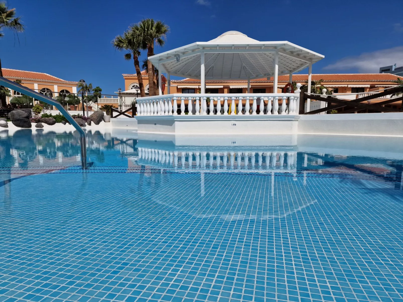 Exklusives Attic mit atemberaubendem Meerblick-Outside