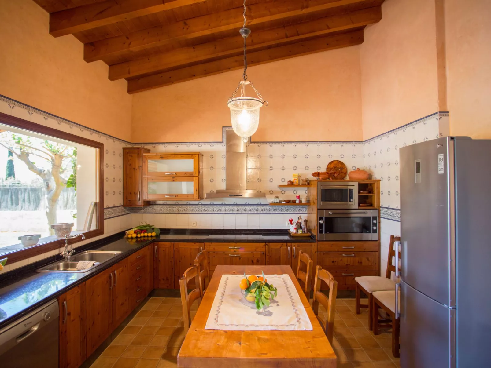 Finca mit Tennisplatz und Schwimmbad-Inside