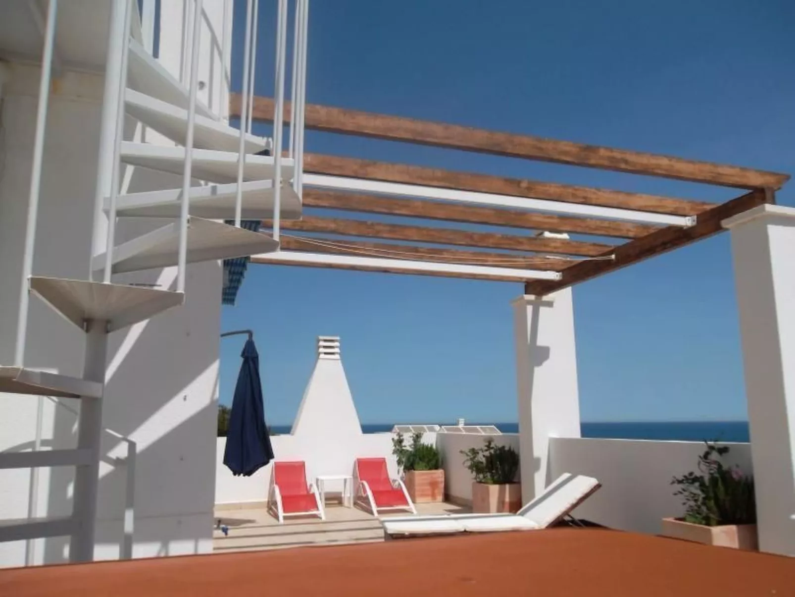 Cielo en Oasis-Outside