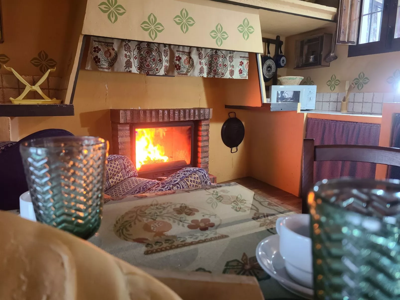 Schöne Ferienwohnung in Iznájar mit Garten, Terrasse und Grill-Drinnen