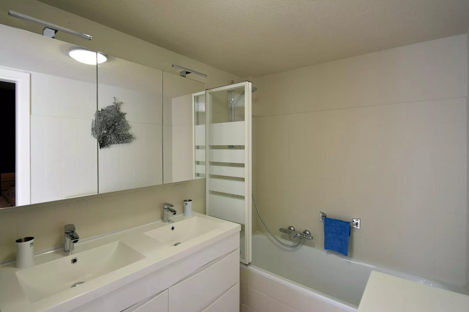 Dante 0103-Bathroom