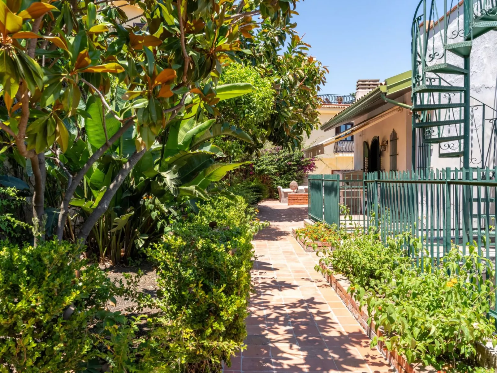 Villa Valencia-Inside