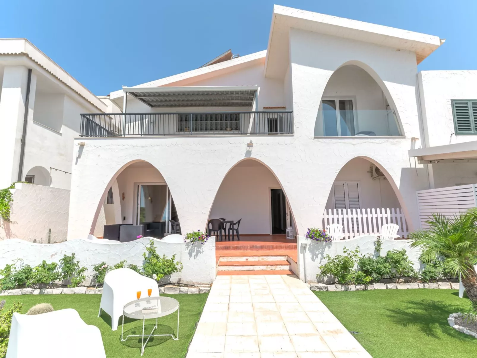 Villa am Sandstrand von Punta Secca-Outside