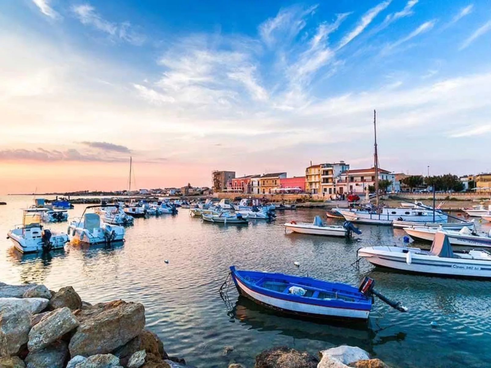 Agamennone, Wohnung 20 Meter vom Meer entfernt mit einer möblierten Terrasse.-Inside