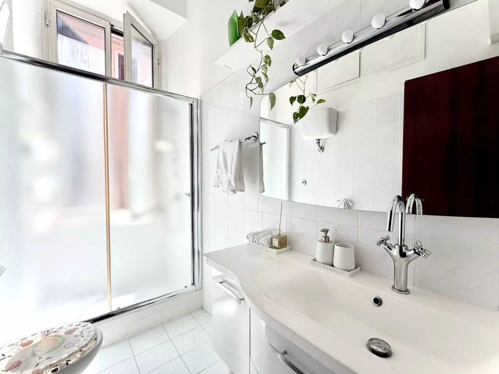 Roman Haven - Inside