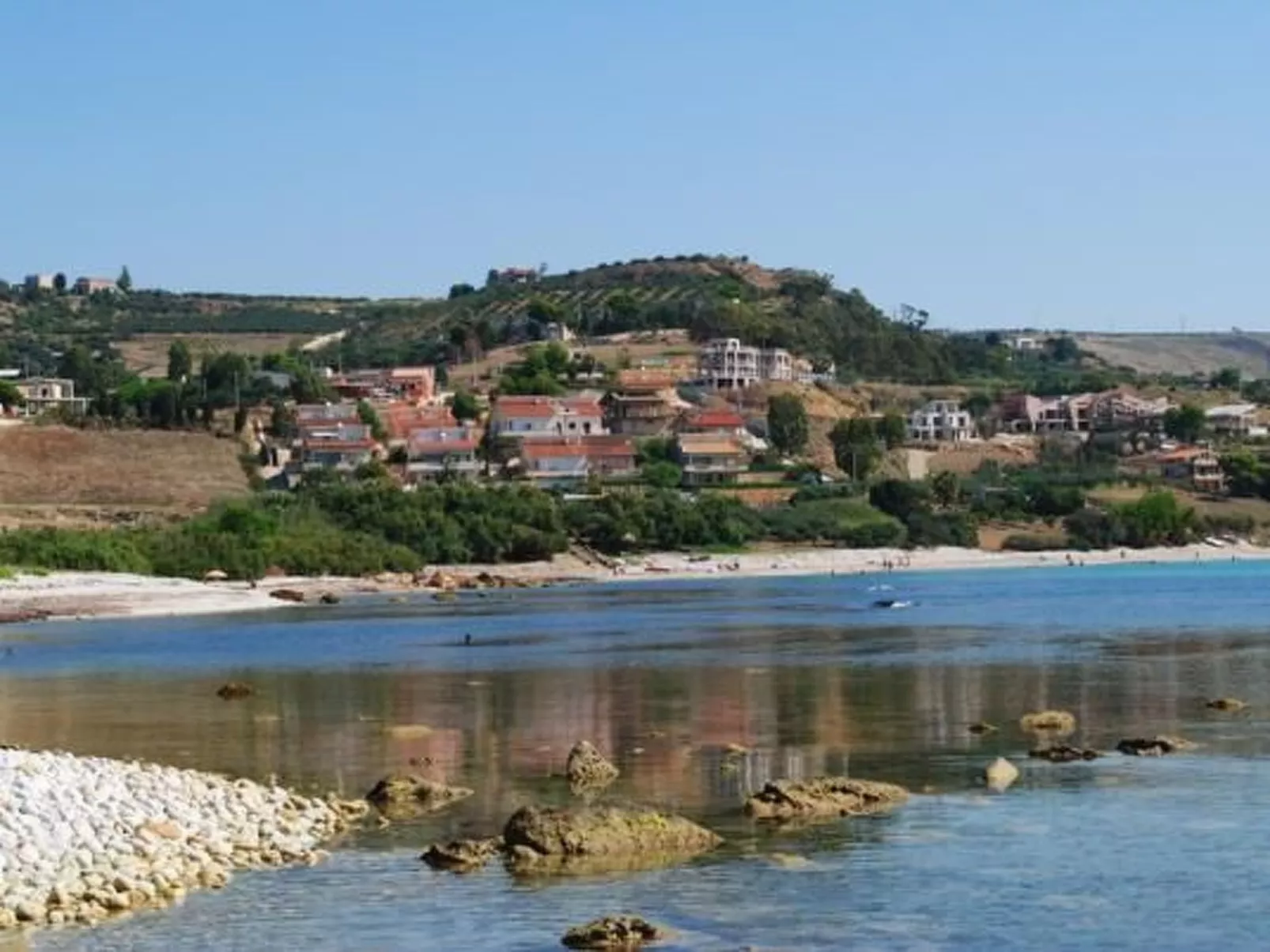 Ruhige Ferienwohnung in Sciacca mit Terrasse, Garten und Grill und Meerblick-Inside