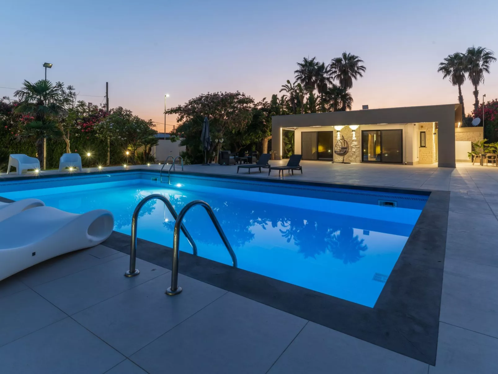 Nereide, Luxusvilla mit Pool am Meer-Outside