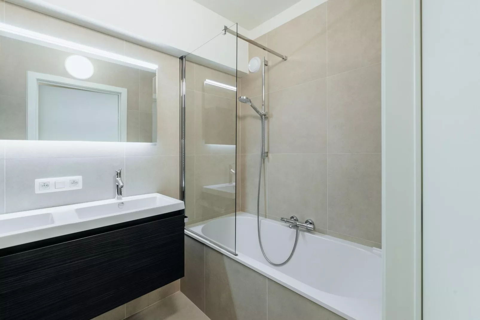 Alexander 0001 001-Bathroom