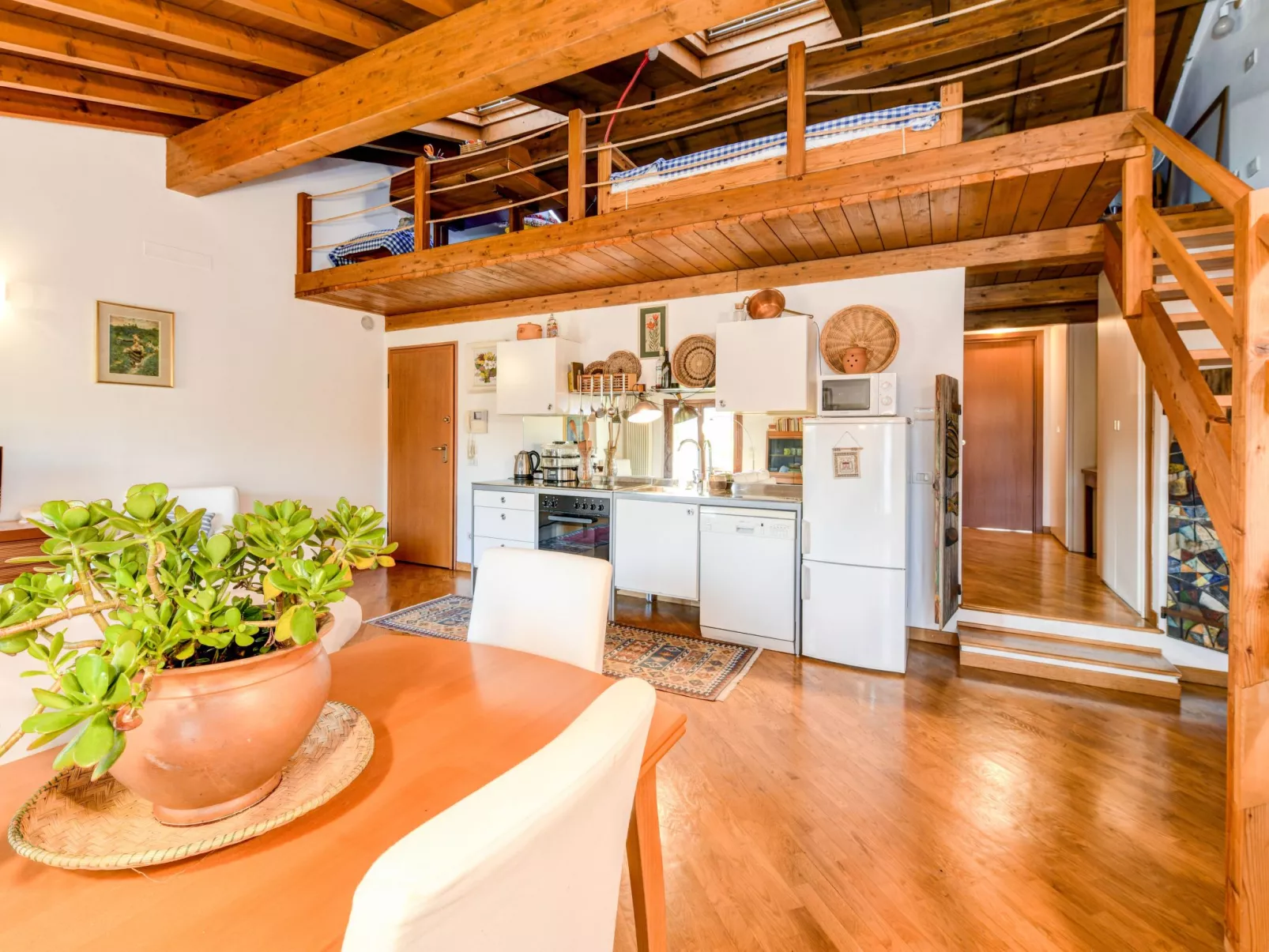 'Silvia4' mit Balkon-Drinnen