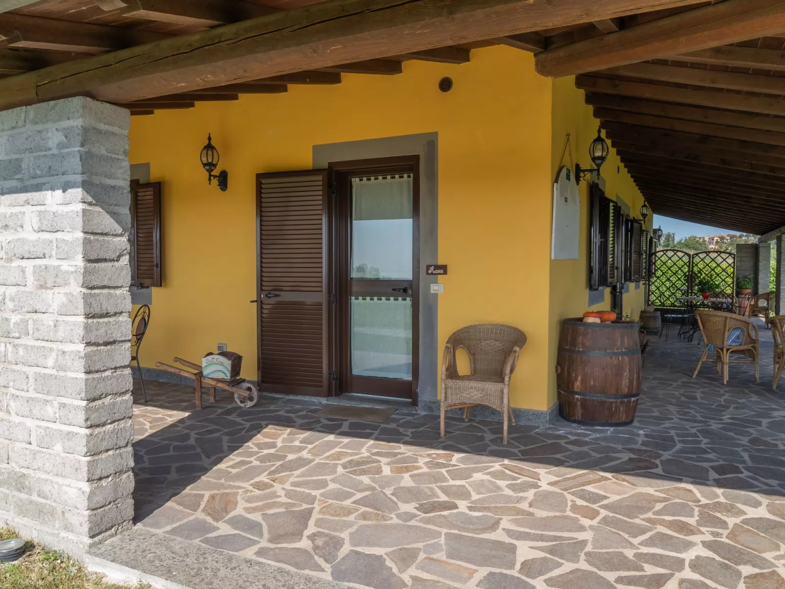 Mit Privatparkplatz-Dehors