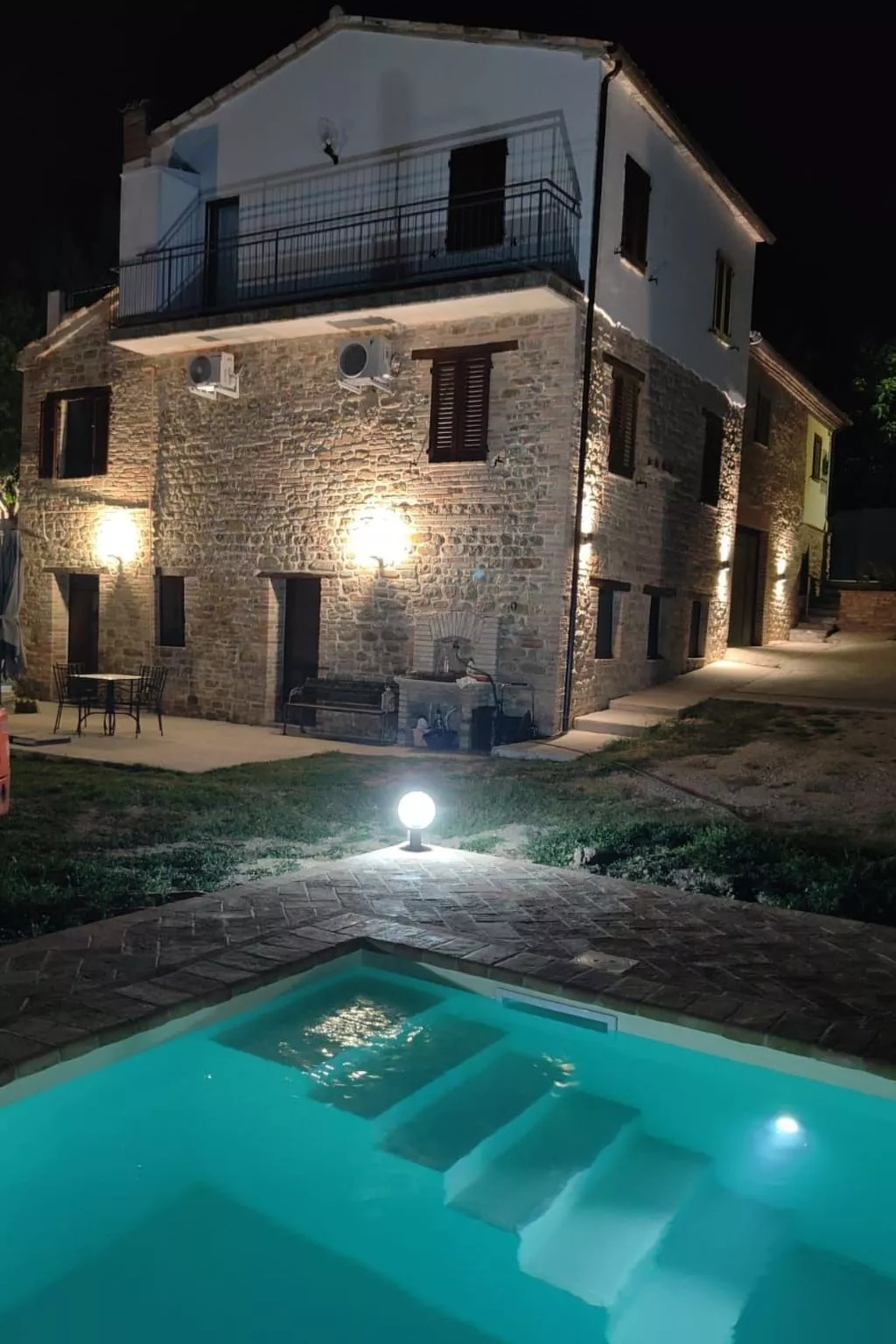 Ferienvilla mit privatem Pool und Whirlpool-Outside