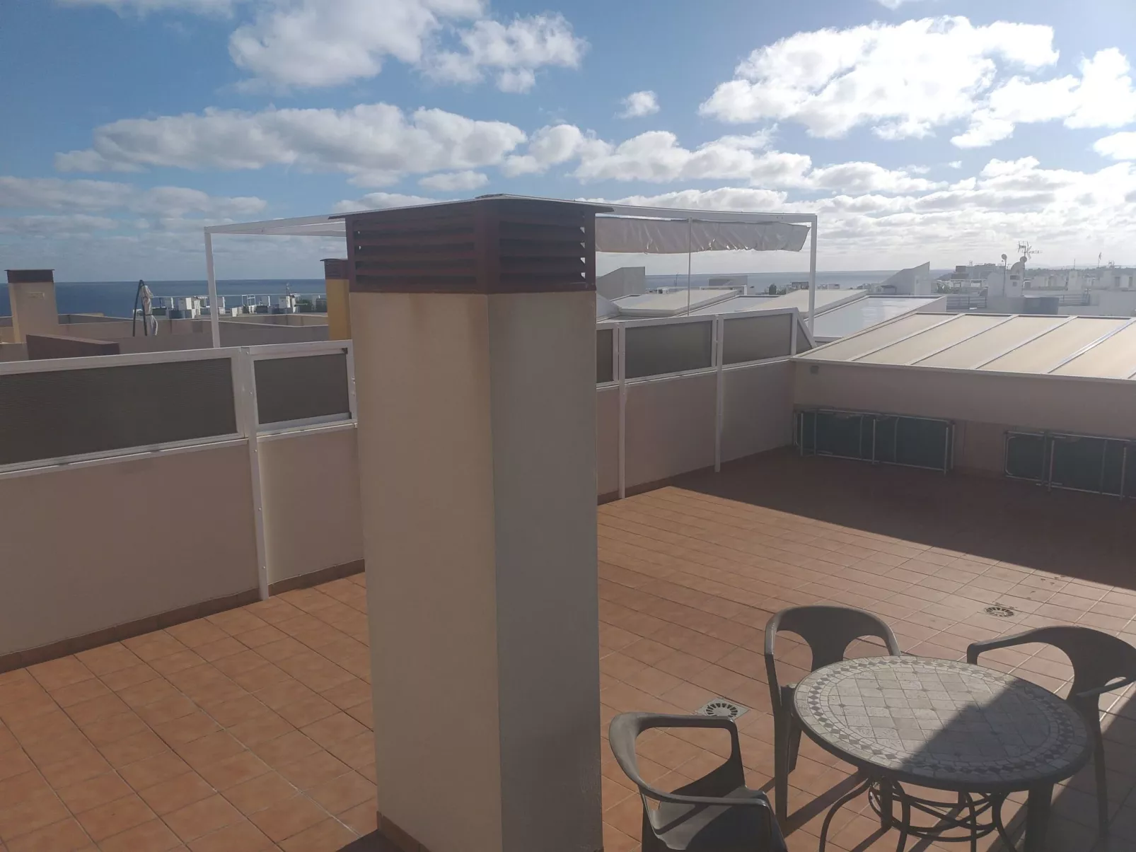 Schönes Appartement mit Grill, Pool und Terrasse-Outside