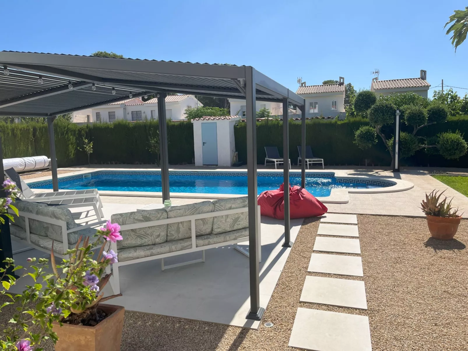 Mit Privatpool in El Casalot-Outside