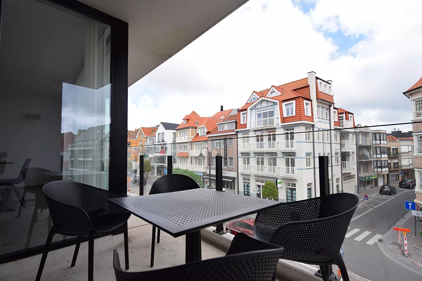 Aaron 0201-Terrace balcony