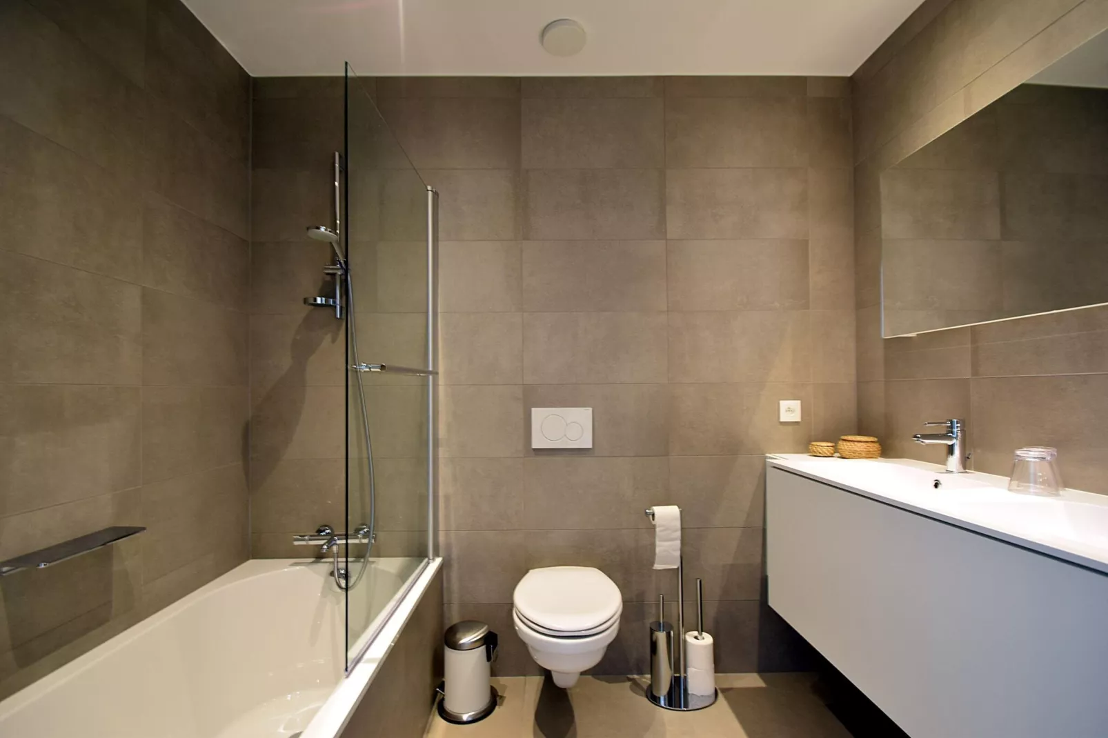 Aaron 0201-Bathroom