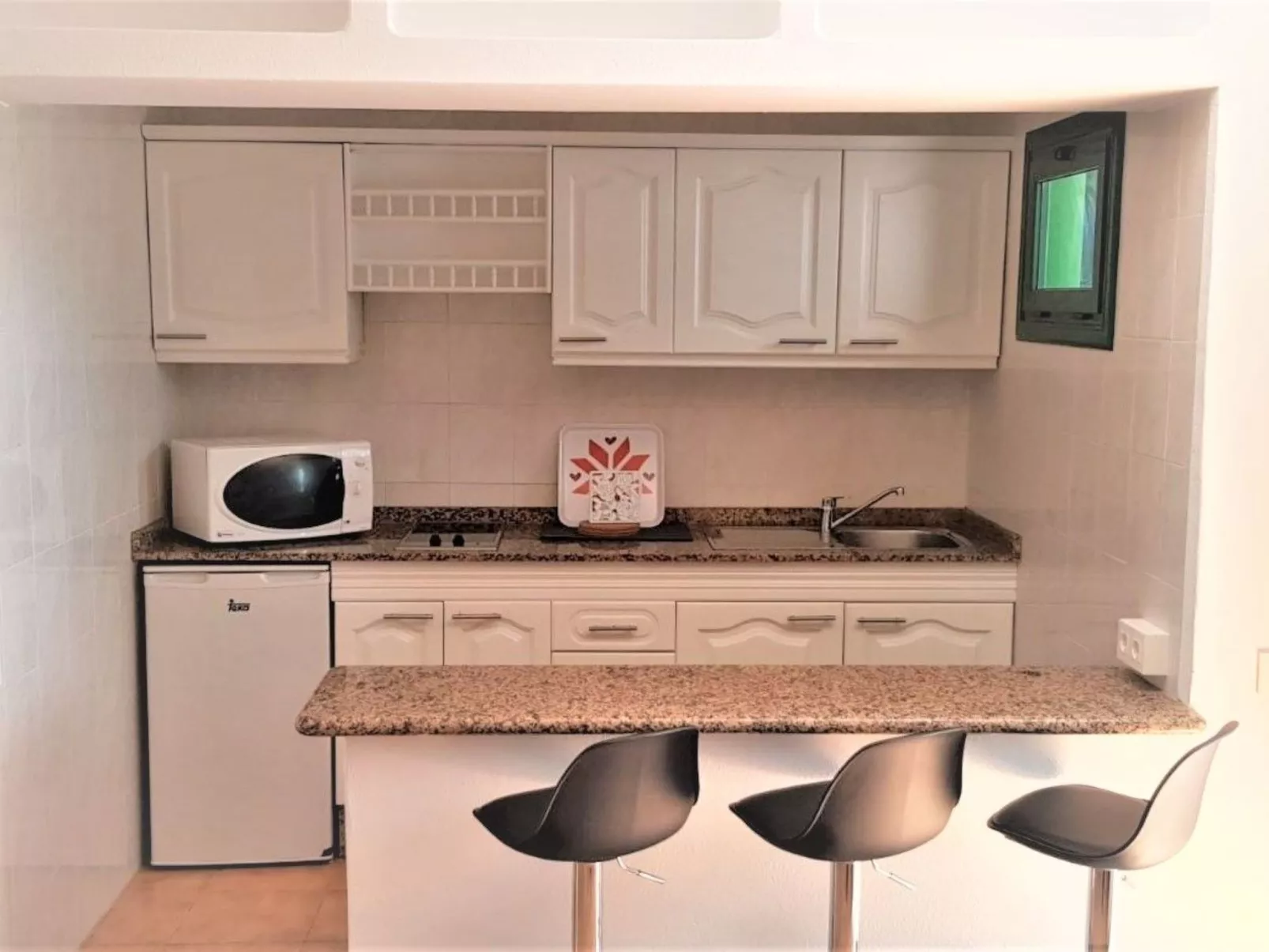 Wohnung mit Terrasse für 2 Erwachsene und 1 Kind-Drinnen