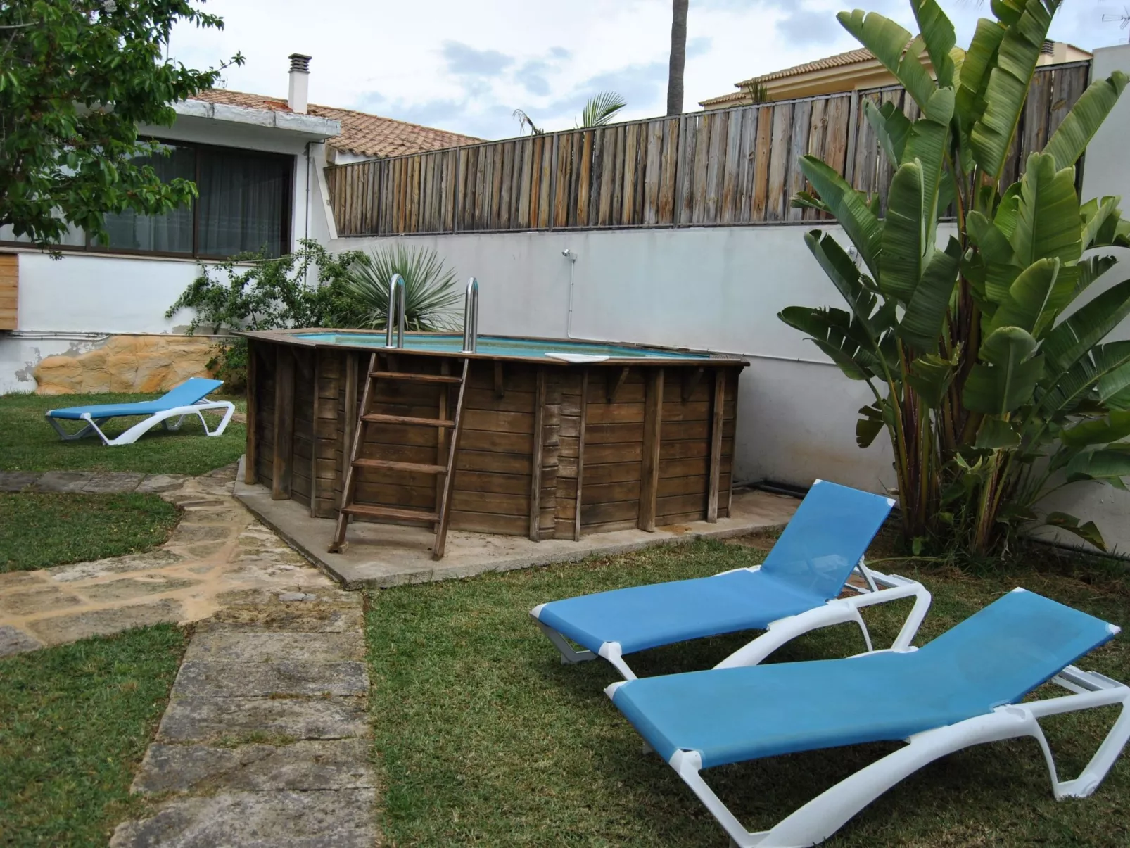 Für 2 Personen und 4 Kinder-Dehors