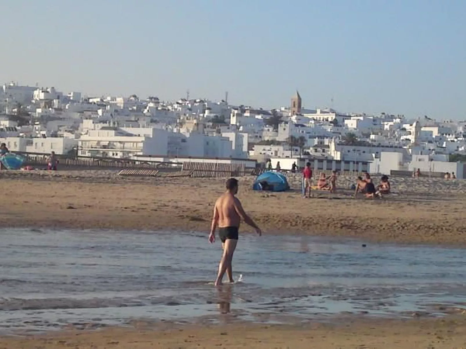Helle und geräumige Wohnung in Conil-Draußen